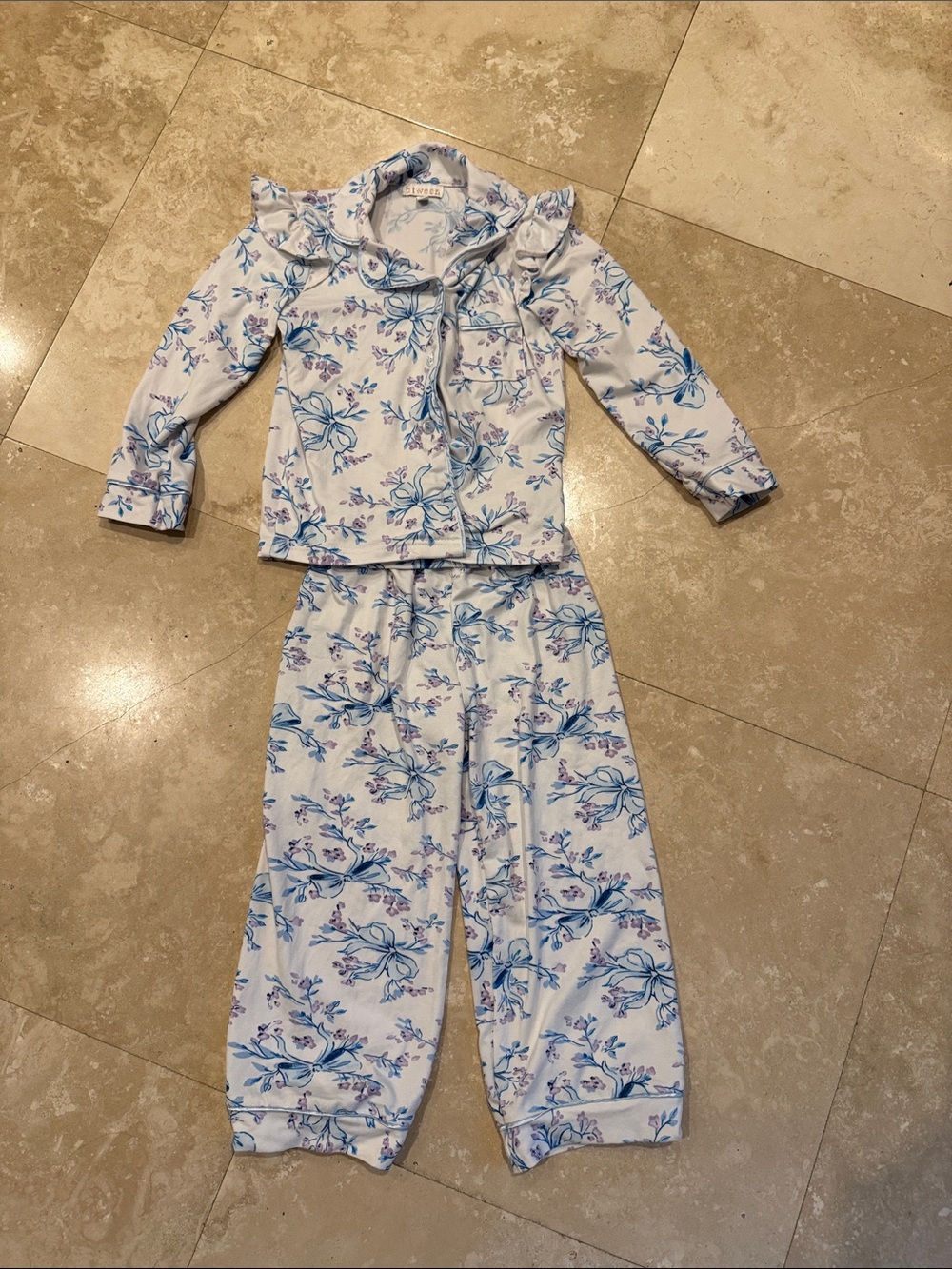 btween White and Blue Floral Ruffle-Trim Pajama Set